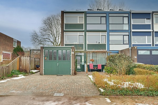 Te koop: Royale, uitgebouwde hoekwoning gelegen nabij het stadcentrum!